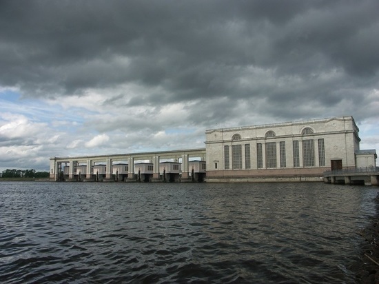 Гидроузлы Каскада Верхневолжских ГЭС продолжают холостой сброс воды