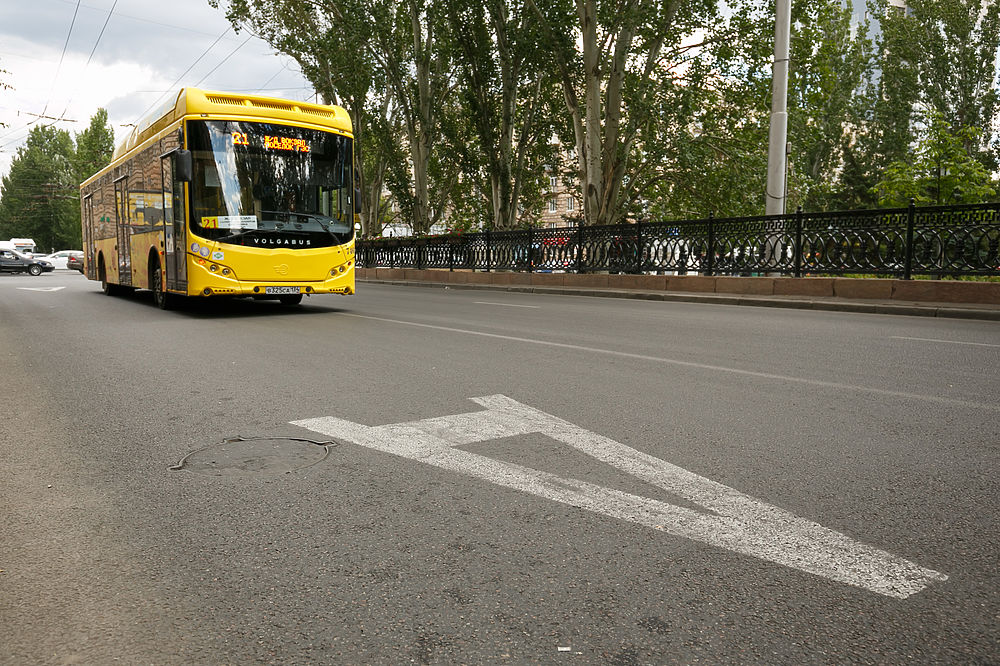 Троллейбусы и автобусы в Волгограде едут по «собственной» полосе