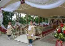 В преддверии Дня семьи, любви и верности в Ставрополе открылась уникальная площадка для регистрации браков – «Беседка счастья»