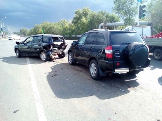 В Оренбурге на Терешковой столкнулись три автомобиля 