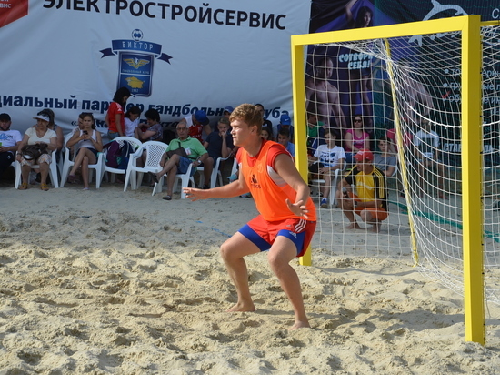 Кроме того, вратарь клуба "Динамо-Виктор" стал серебряным призером первенства планеты по пляжному гандболу