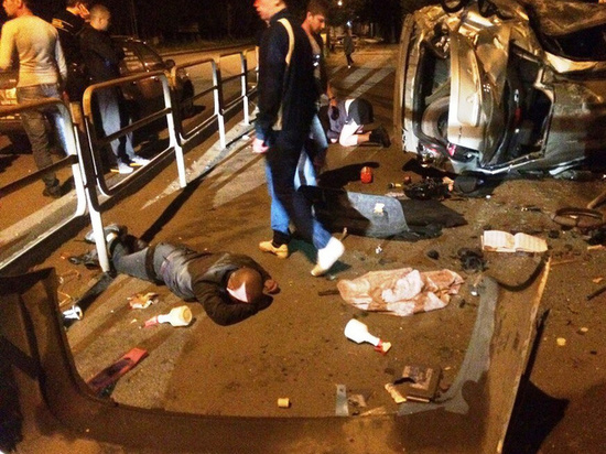 «Пассажир вылетел через багажник»: четверо в больнице после ночного ДТП «Пассажир вылетел через багажник»: четверо в больнице после ночного ДТП