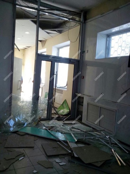 Неизвестные взорвали и обчистили банкомат Сбербанка в Орске