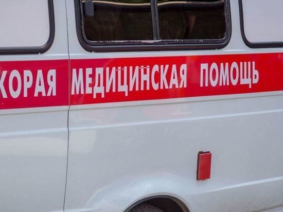 В Кемерове под колеса машины попала бежавшая на трамвай девушка 