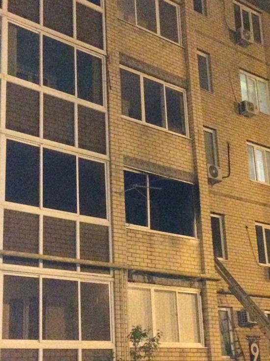В ночь с пятницы на субботу сотрудники МЧС боролись с огнем в жилом доме на улице Диагностики