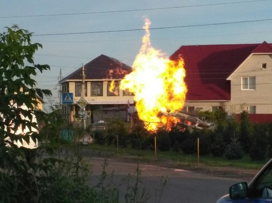 ДТП с взрывом: люди обгорели, въехав в газовую колонку в Барнауле