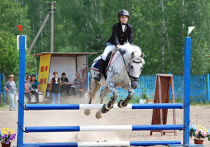 В минувшие выходные в конном клубе «Аллюр» состоялись соревнования, в которых приняли участие более 180 спортсменов из 18 конных клубов