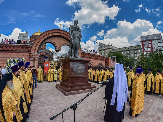 В Новосибирске открыли и освятили мемориал Николаю II и цесаревичу Алексею