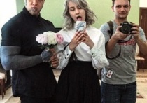 Пышное торжество Денис Шальных и Виктория Мельникова не хотели сразу, поэтому сыграли камерную свадьбу, проигнорировал свадебные традиции, включая свадебное платье невесты