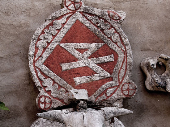 Представители течения Асатруа рассорились из-за картинки с викингом, занесшим молот над православным храмом.