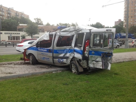 ДТП на Ленинградском шоссе: ранены двое

