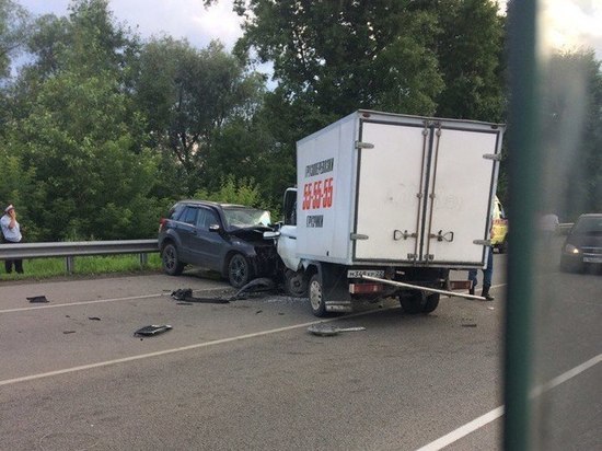 Водитель грузовика без прав устроил лобовое ДТП под Барнаулом