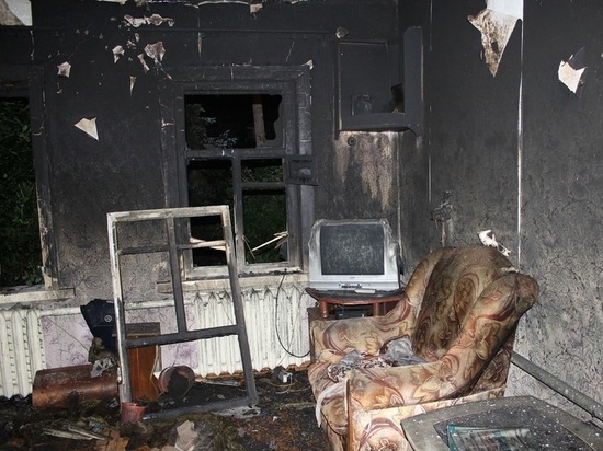 В Пластовском районе вспыхнул частный дом, в котором спала семья