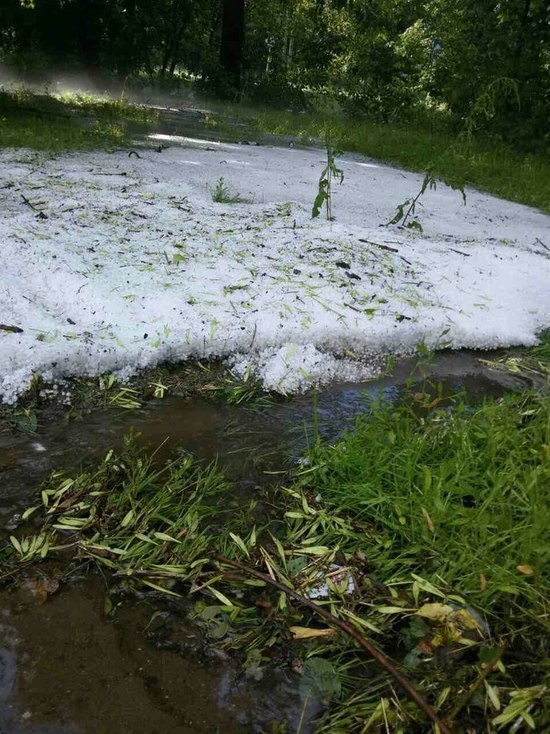 В Ивановской области из-за града появились сугробы