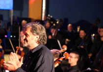 Накануне своего исторического приезда в Крым, Эмир Кустурица провел фестиваль русской музыки «Большой» в своей этнодеревне «Дрвенград» в Сербии