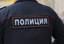 Сотрудники транспортной полиции Владивостока вернули местному жителю сумку, в которой находилось 2 миллиона рублей. Ее мужчина забыл на борту пассажирского самолета