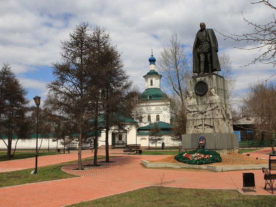 Иркутский адвокат потребовал снести памятник Колчаку у Знаменского собора