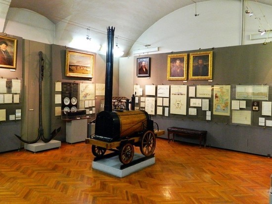 Художник-оформитель рассказывает о своем умении создавать выставки