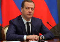 Премьер-министр России Дмитрий Медведев на своей странице в Facebook назвал логику украинских властей, сначала приветивших у себя опального политика Михаила Саакашвили, а затем лишивших его гражданства Украины, удивительной