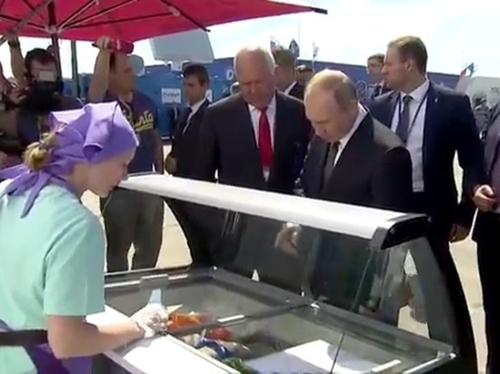 Российский президент делает выбор в пользу отечественного мороженого с глубоким сливочным вкусом, которое производится на вологодском заводе.