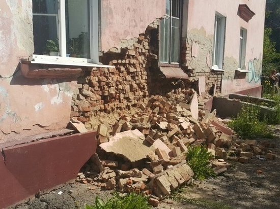 В центре Томска посыпался ещё один дом