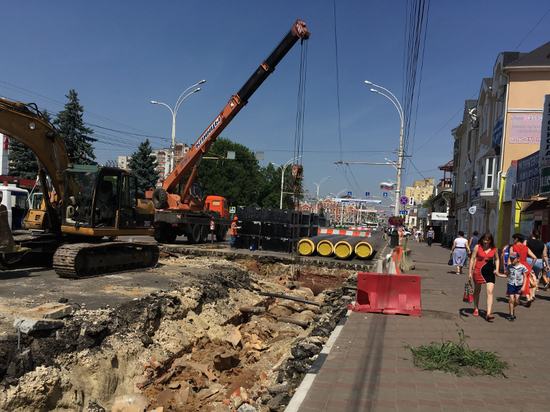 В Тамбове перекопали центральную улицу: автомобилисты стоят в пробках