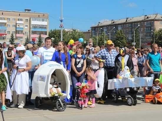 «Карнавал колясок» устроили жители Каменска-Уральского