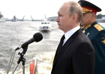 Президент России Владимир Путин в День ВМФ вместе с министром обороны Сергеем Шойгу прибыл в Санкт-Петербург, где принял Главный военно-морской парад