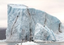 Ученые из Великобритании показали видео о крупном айсберге А68, в прошлом месяце отколовшемся от ледника Ларсен-С