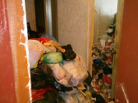 Его супруга завалила квартиру полутораметровым слоем мусора