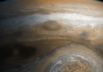 Американское аэрокосмическое агентство NASA представила снимок одного из штормов, бушующих в атмосфере крупнейшей планеты Солнечной системы