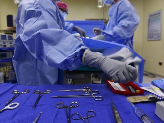 Хирурги забыли марлевую салфетку в животе мужчины, раненного скинхедами