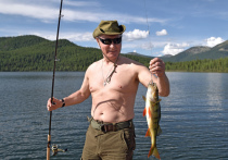 На отдыхе в Тыве Владимир Путин примерил на себя образ Индианы Джонса — неутомимого искателя приключений и покорителя сердец, причем с учетом политического контекста, речь, по всей видимости, идет о сердцах всех избирателей