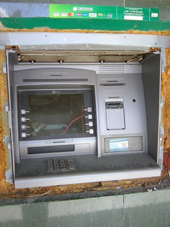 В Серпухове вывели из строя банкомат Сбербанка