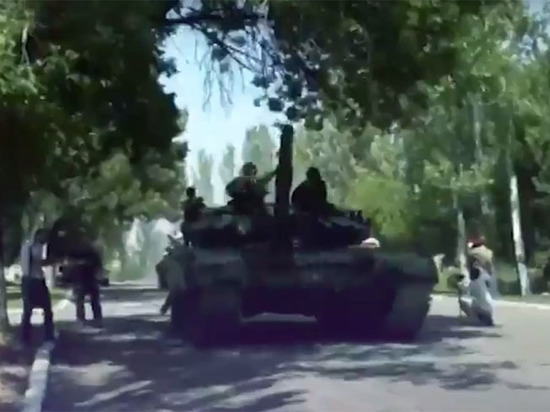 Радикалы начали войну против украинской армии Радикалы начали войну против украинской армии