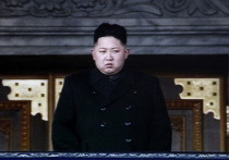 В Китае Ким Чен Ына называют часто «толстощеким мальчишкой», а в Соединенных Штатах сенаторы, говоря о нем, употребляют почти такое же выражение — «это сумасшедший толстячок», пишет The New York Times