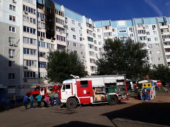 В Оренбурге во время пожара в МЖК  сгорела полностью квартира и  4 балкона 