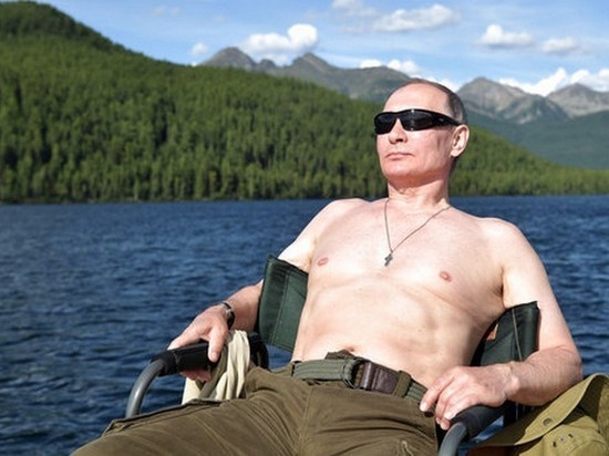 Журналисты привели в пример фотографии Путина и Муссолини с голым торсом