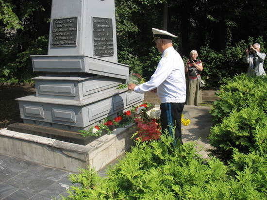 У «секретного» памятника экипажу Героя Советского союза №2 состоялась мемориальная церемония