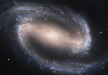 На сайте орбитальной обсерватории «Хаббл» была представлена фотография, на которой можно увидеть довольно беспорядочно расположенные звезды, в прошлом являвшиеся двумя галактиками