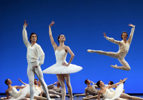 Прошедший в общих чертах «чинно и благородно» балетный сезон закончился грандиозным скандалом, связанным с отменой (или переносом) балета «Нуреев»