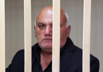 Громкое дело о захвате заложников в банке в центре Москвы в августе прошлого года бизнесменом Арамом Петросяном начал рассматривать по существу Московский окружной военный суд в среду