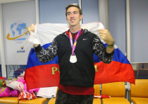 Новоиспеченный вице-чемпион мира спринтер Сергей Шубенков прилетел на малую 
родину — в Барнаул