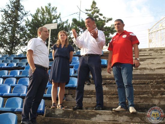 Министр спорта Крыма посетила тренировку "Кызылташа"