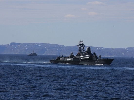 Отряд кораблей Северного флота прибыл в порт Динскон