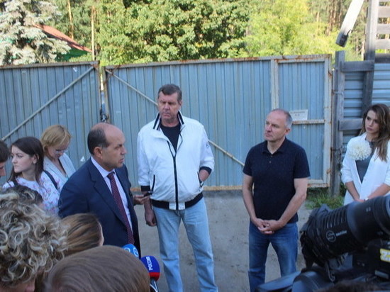 Глава министроя Волков после осмотра проблемного объекта обозначил даты его сдачи