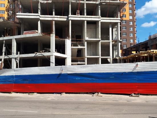 Флаг России все чаще используется в абсолютно неуместных местах и форматах