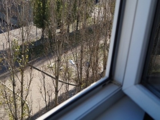 В Оренбурге из окна выпала женщина 