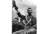 Могилу погибшего во время штурма Екатеринодара (ныне Краснодар) в 1918 году генерала Корнилова отступавшие офицеры сровняли с землей, чтобы нельзя было найти