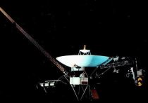 Астрофизик Фрэнк Дрейк рассказал, что на борту космических аппаратах серии «Вояджер» содержатся различные документы, включая чертежи, отображающие расположение Солнечной системы и Земли в космосе